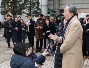 “흡연 피해는 사회가, 이윤은 담배회사가”…금연학회 반발