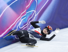 밀려서 넘어진 김길리, 여자 1000m 어드밴스로 결승 진출 [밀라노 동계올림픽]