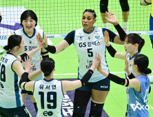 GS칼텍스 실바 40득점 맹활약…현대건설에 PO 1차전 3-1 승리 [쿠키 현장]