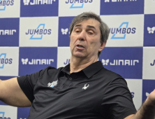 격분한 블랑 감독 “대한항공, 부끄러운 승리임을 알았을 것” [쿠키 현장]
