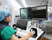 1mm 정밀 로봇이 심장 시술…국산 기술 첫 임상 적용