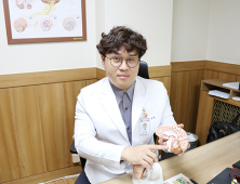놓치기 쉬운 파킨슨병 초기 증상, 과격한 잠버릇과 변비