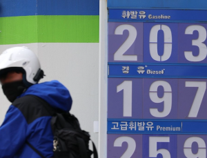 전국 휘발유값 2000원 돌파…호르무즈 긴장에 다시 ‘상승 압력’ 받나