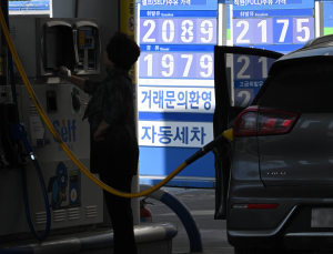 호르무즈 봉쇄 풀릴까…미-이란, 이르면 25일 협상 재개설 ‘촉각’