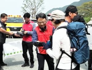 박은식 산림청장, 백두대간 이화령서 산불예방 홍보 [쿠키뉴스]