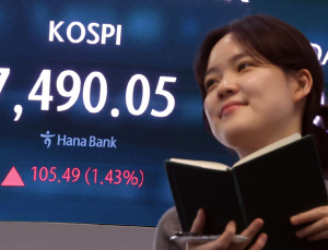 코스피 7490 마감…외국인 역대급 매도에도 최고치 경신