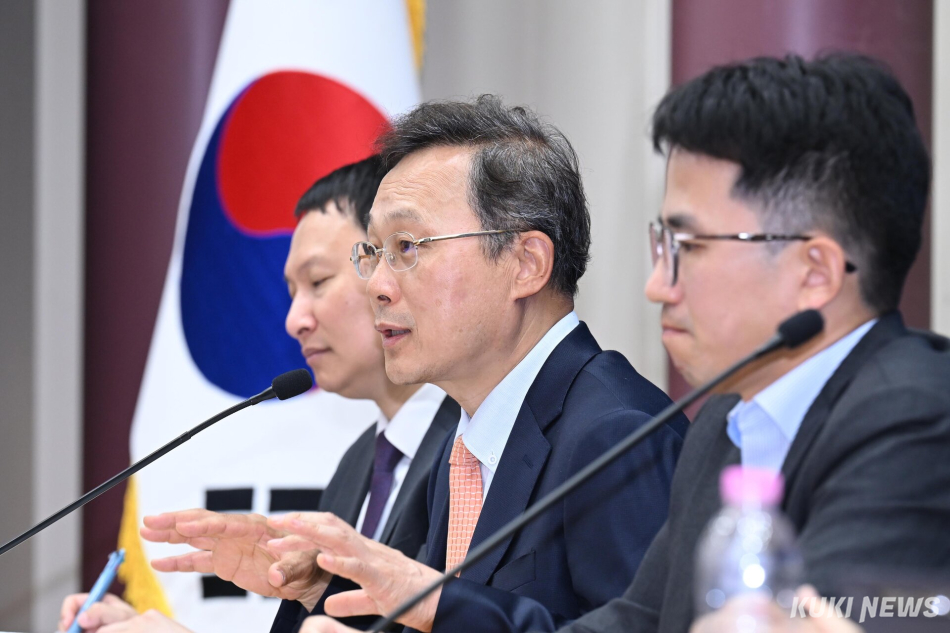 정형선 연세대학교 보건행정학과 교수가 29일 서울 여의도 국회의원회관에서 열린 ‘2026 쿠키뉴스 건강포럼‘ 토론에서 좌장을 맡아 발언하고 있다.
