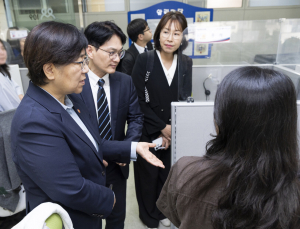 “한 통의 전화도 놓치지 않겠다”…자살예방상담 109 인력 2배 확대