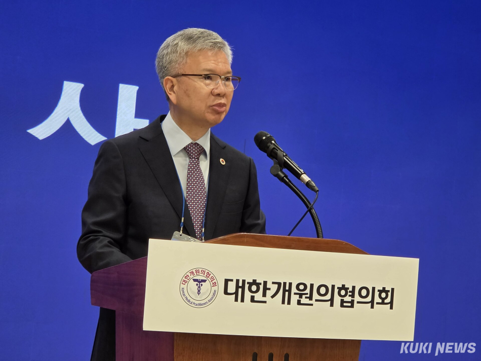 김택우 회장이 축사를 낭독하고 있다. 이찬종 기자