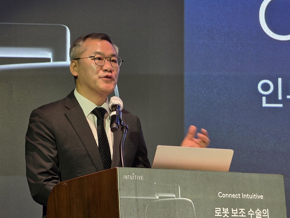최용범 인튜이티브코리아 대표가 기자들의 질문에 답하고 있다. 이찬종 기자