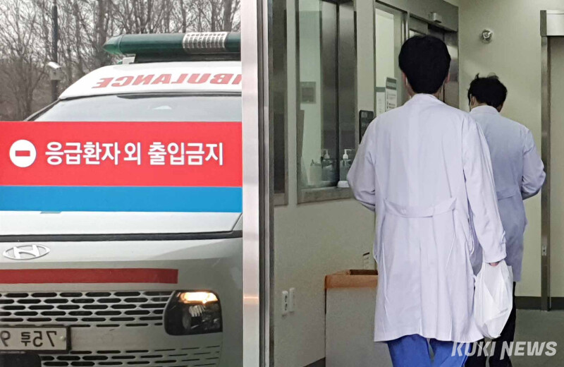 서울의 한 대학병원에서 의료진이 이동하고 있다. 쿠키뉴스 자료사진