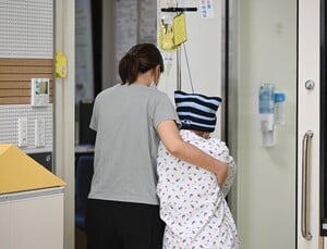 아픈 아이 곁 지키다 무너지는 가족들 [아픈 아이들의 교실④]