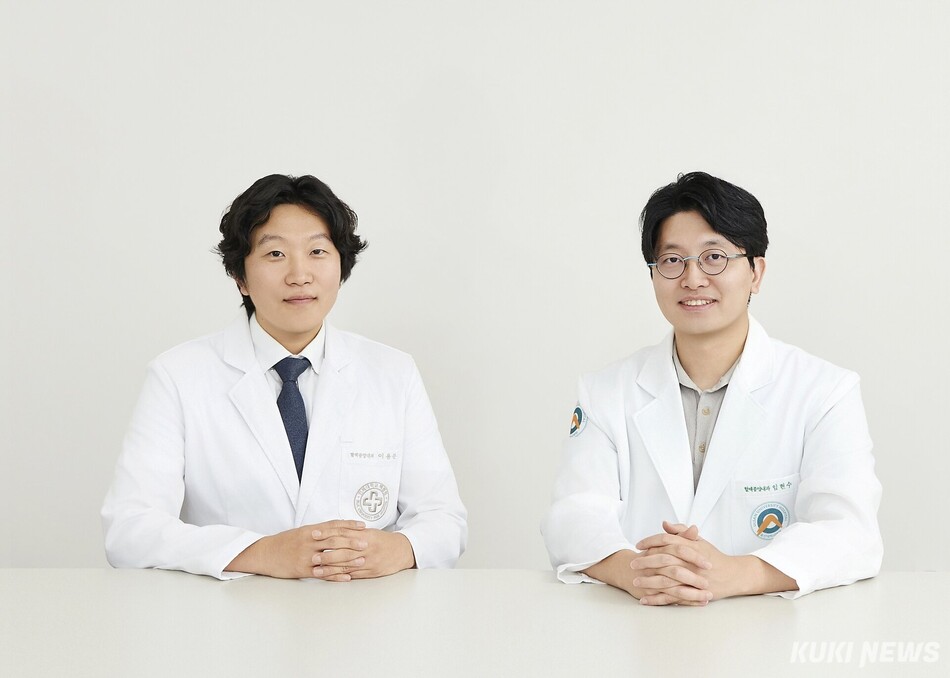 이용준 해운대백병원 혈액종양내과 교수(왼쪽)와 임현수 울산대학교병원 혈액종양내과 교수가 쿠키뉴스와 인터뷰 하고 있다. 신대현 기자